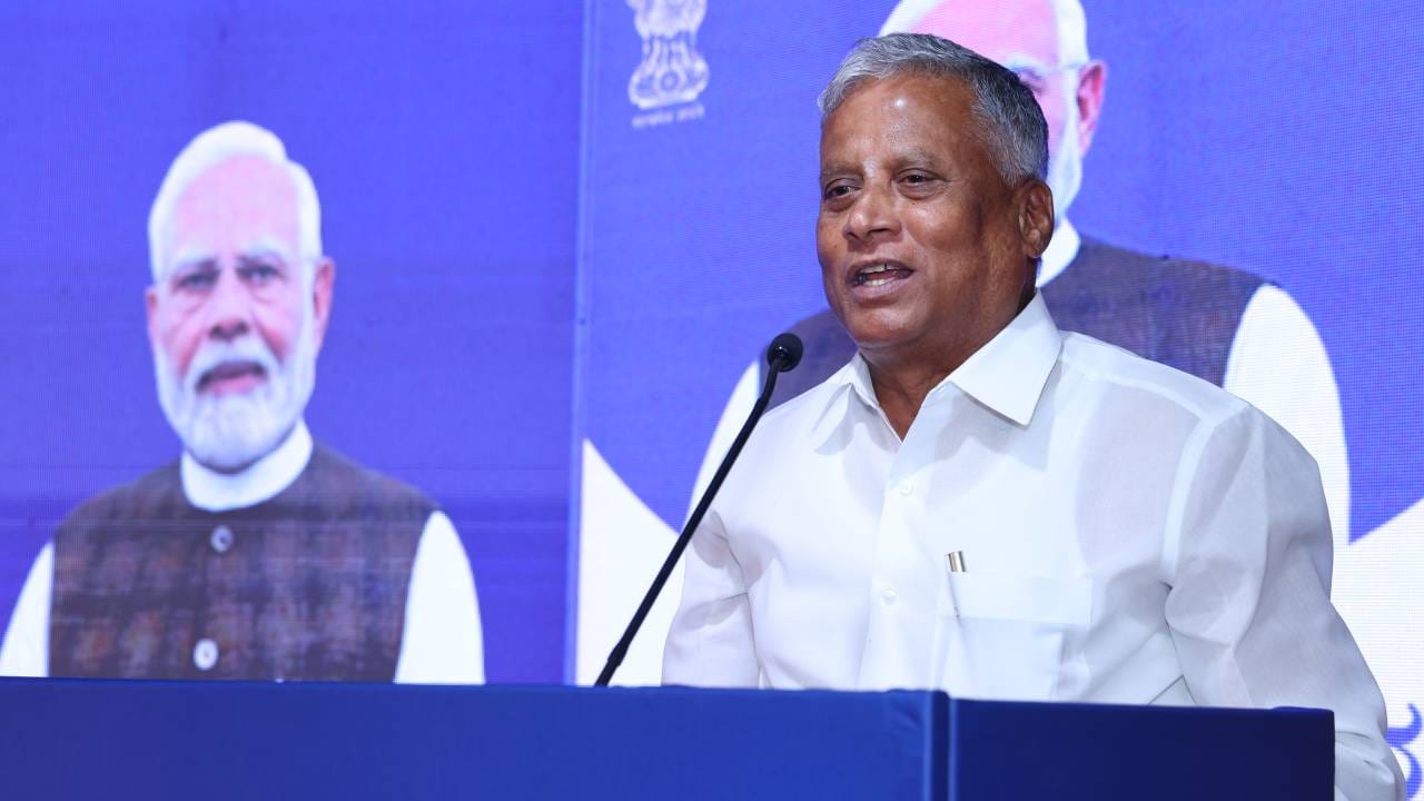 ರೈಲ್ವೆ ಇಲಾಖೆಯು 10 ವರ್ಷಗಳಲ್ಲಿ 5 ಲಕ್ಷಕ್ಕೂ ಅಧಿಕ ಯುವಕರಿಗೆ ಉದ್ಯೋಗ ನೀಡಿದೆ: ಸೋಮಣ್ಣ ರೈಲ್ವೆ ಇಲಾಖೆಯು 10 ವರ್ಷಗಳಲ್ಲಿ 5 ಲಕ್ಷಕ್ಕೂ ಅಧಿಕ ಯುವಕರಿಗೆ ಉದ್ಯೋಗ ನೀಡಿದೆ: ಸೋಮಣ್ಣ