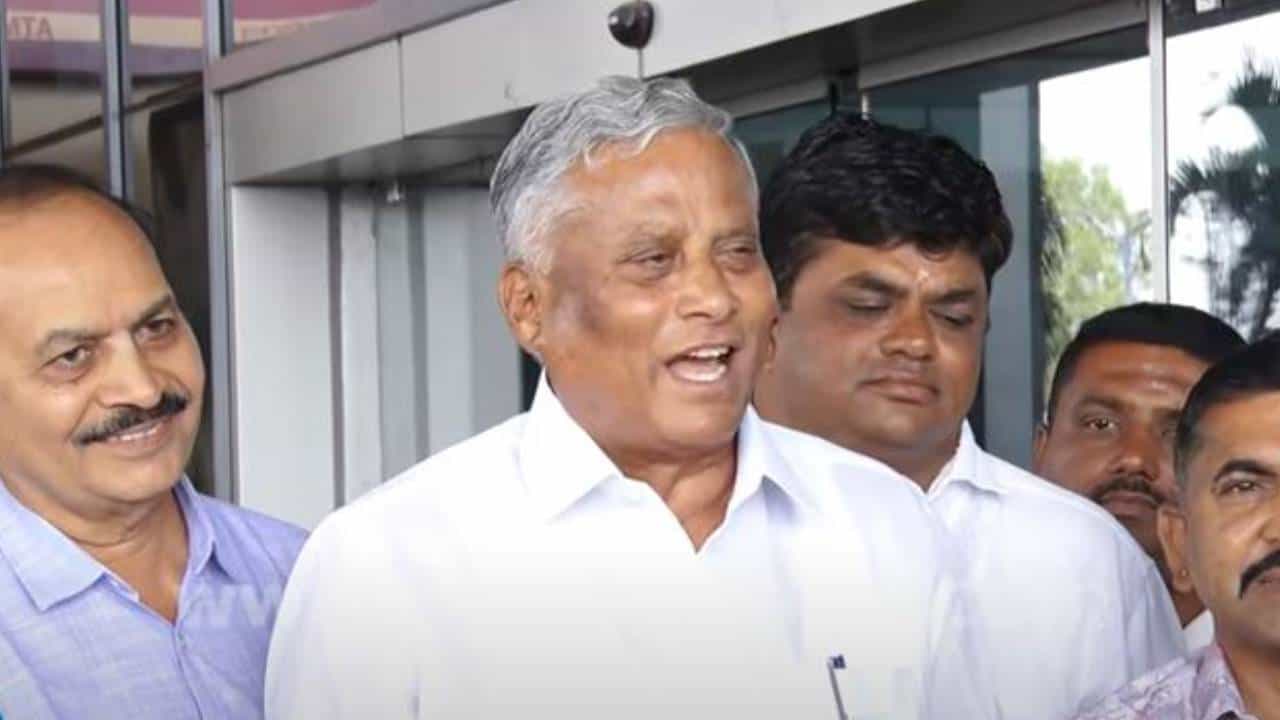 ಕುಡಿಯುವ ನೀರಿನ ಸಮಸ್ಯೆ ಪರಿಹಾರಕ್ಕಾಗಿ ರಾಜ್ಯ ಸರ್ಕಾರ ಏನನ್ನೂ ಯೋಚಿಸಿಲ್ಲ : ವಿ ಸೋಮಣ್ಣ ಕುಡಿಯುವ ನೀರಿನ ಸಮಸ್ಯೆ ಪರಿಹಾರಕ್ಕಾಗಿ ರಾಜ್ಯ ಸರ್ಕಾರ ಏನನ್ನೂ ಯೋಚಿಸಿಲ್ಲ : ವಿ ಸೋಮಣ್ಣ