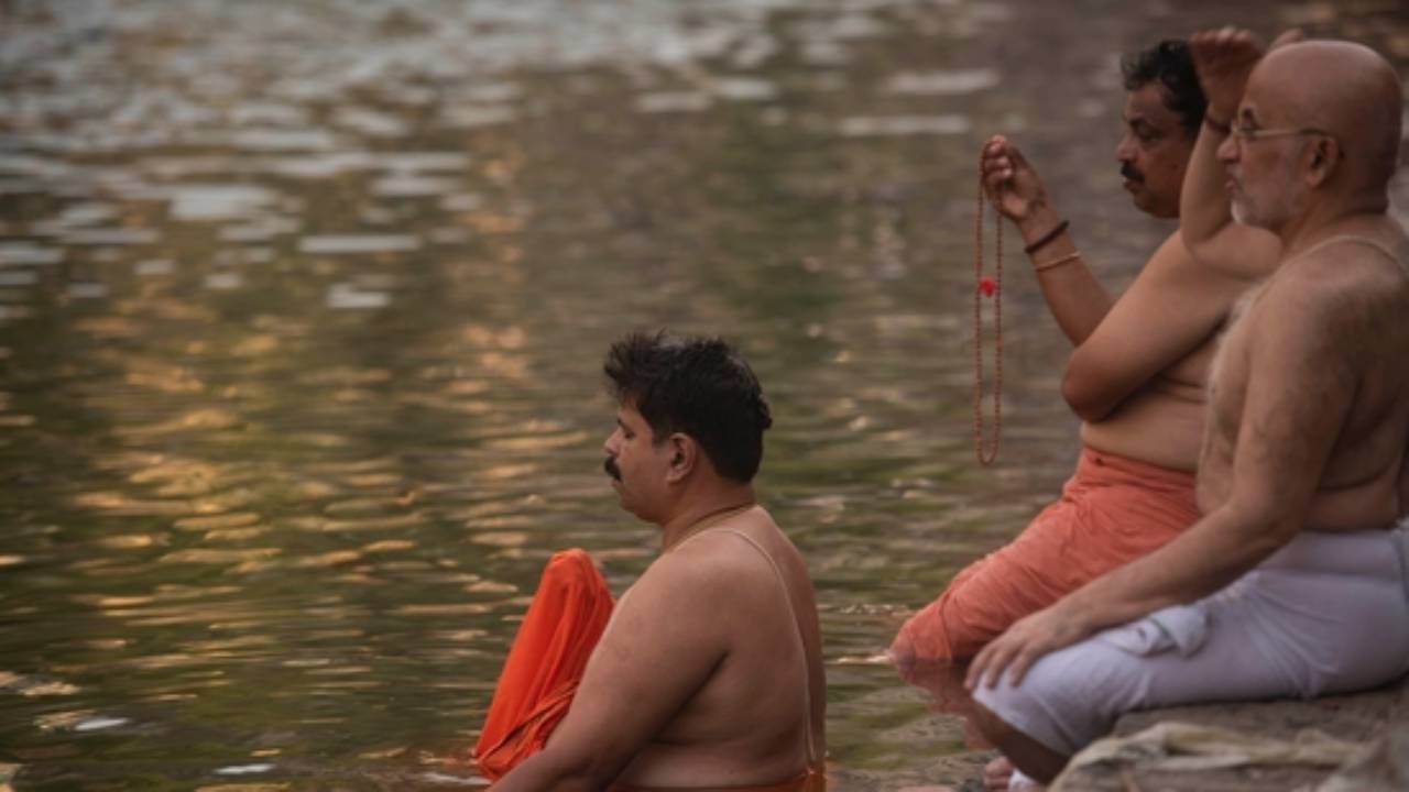Vaisakha Amavasya 2025: ಪಿತೃ ದೋಷದಿಂದ ಮುಕ್ತಿ ಪಡೆಯಲು ವೈಶಾಖ ಅಮವಾಸ್ಯೆಯಂದು ಈಸರಳ ಪರಿಹಾರ ಮಾಡಿ Vaisakha Amavasya 2025: ಪಿತೃ ದೋಷದಿಂದ ಮುಕ್ತಿ ಪಡೆಯಲು ವೈಶಾಖ ಅಮವಾಸ್ಯೆಯಂದು ಈಸರಳ ಪರಿಹಾರ ಮಾಡಿ