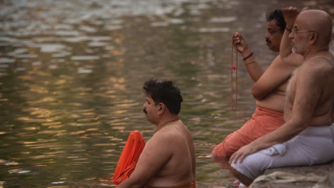 Vaisakha Amavasya 2025: ಪಿತೃ ದೋಷದಿಂದ ಮುಕ್ತಿ ಪಡೆಯಲು ವೈಶಾಖ ಅಮವಾಸ್ಯೆಯಂದು ಈಸರಳ ಪರಿಹಾರ ಮಾಡಿ Vaisakha Amavasya 2025: ಪಿತೃ ದೋಷದಿಂದ ಮುಕ್ತಿ ಪಡೆಯಲು ವೈಶಾಖ ಅಮವಾಸ್ಯೆಯಂದು ಈಸರಳ ಪರಿಹಾರ ಮಾಡಿ