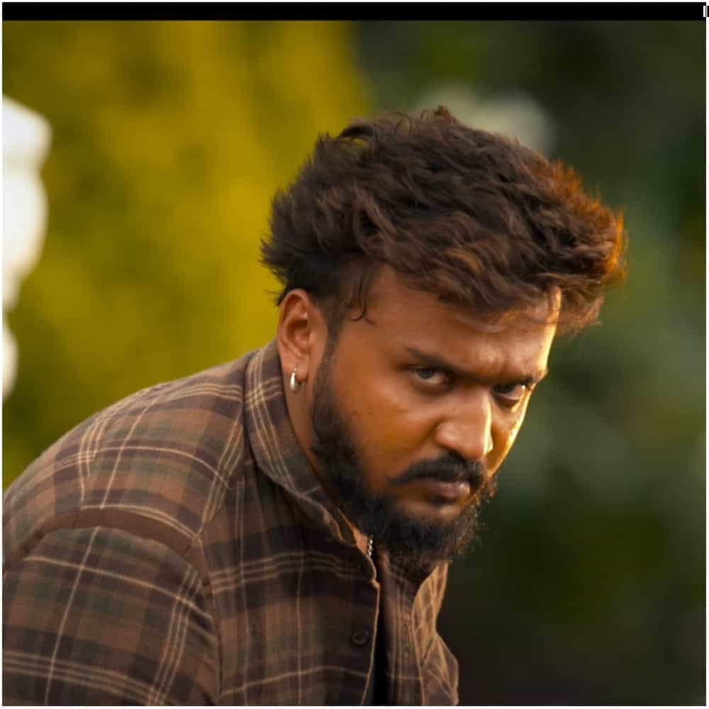 ಕನ್ನಡದಲ್ಲಿ ಧನ್ವೀರ್ ನಟನೆಯ ‘ವಾಮನ’ ಸಿನಿಮಾ ತೆರೆಗೆ ಬರುತ್ತಿದೆ. ಈ ಚಿತ್ರಕ್ಕೆ ದರ್ಶನ್ ಅವರು ಬೆಂಬಲ ನೀಡಿರುವುದರಿಂದ ನಿರೀಕ್ಷೆ ಹೆಚ್ಚಿದೆ. ಈ ಚಿತ್ರ ಭರ್ಜರಿ ಮಾಸ್ ಆ್ಯಕ್ಷನ್ನಿಂದ ಕೂಡಿದೆ ಎಂಬುದು ಟ್ರೇಲರ್ ನೋಡಿದವರಿಗೆ ಅರ್ಥವಾಗುತ್ತದೆ. ಈ ಚಿತ್ರ ಏಪ್ರಿಲ್ 10ರಂದು ಬಿಡುಗಡೆ ಕಾಣಲಿದೆ.