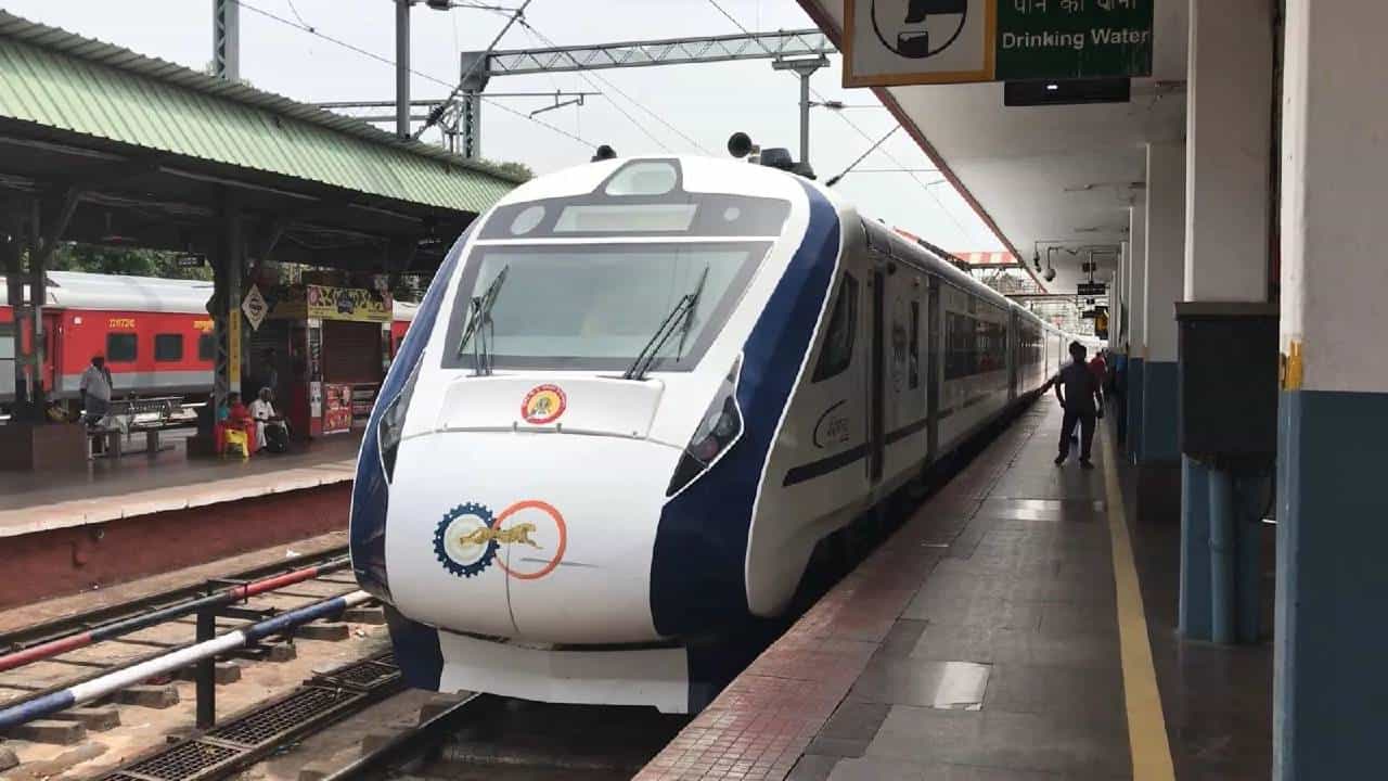 ಬೆಂಗಳೂರು-ಬೆಳಗಾವಿ ನಡುವೆ ನೂತನ ವಂದೇ ಭಾರತ್ ರೈಲು ಸಂಚಾರಕ್ಕೆ ಕೇಂದ್ರ ಒಪ್ಪಿಗೆ ಬೆಂಗಳೂರು-ಬೆಳಗಾವಿ ನಡುವೆ ನೂತನ ವಂದೇ ಭಾರತ್ ರೈಲು ಸಂಚಾರಕ್ಕೆ ಕೇಂದ್ರ ಒಪ್ಪಿಗೆ