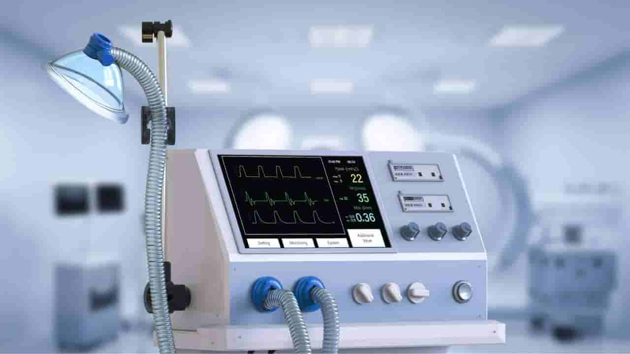 ವೆಂಟಿಲೇಟರ್​ನಲ್ಲಿದ್ದ ಗಗನಸಖಿ ಮೇಲೆ ಆಸ್ಪತ್ರೆ ಸಿಬ್ಬಂದಿಯಿಂದ ಲೈಂಗಿಕ ದೌರ್ಜನ್ಯ