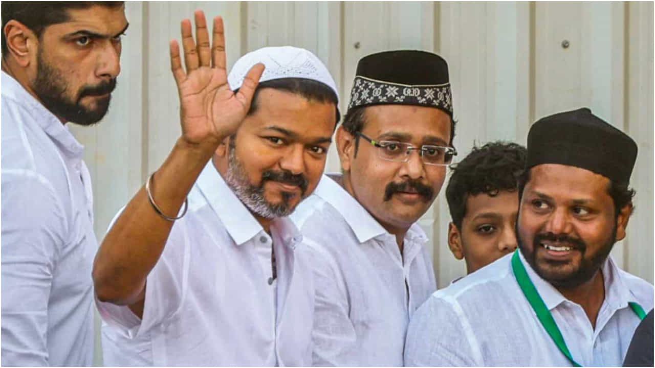 ‘ಸಿನಿಮಾದಲ್ಲಿ ಮುಸ್ಲಿಮರನ್ನು ಉಗ್ರರನ್ನಾಗಿ ತೋರಿಸಿದ ನಿಮಗೆ ಈಗ ನಮ್ಮ ವೋಟ್ ಬೇಕೇ?’; ದಳಪತಿ ವಿಜಯ್​ಗೆ ಮುಸ್ಲಿಮರ ಪ್ರಶ್ನೆ