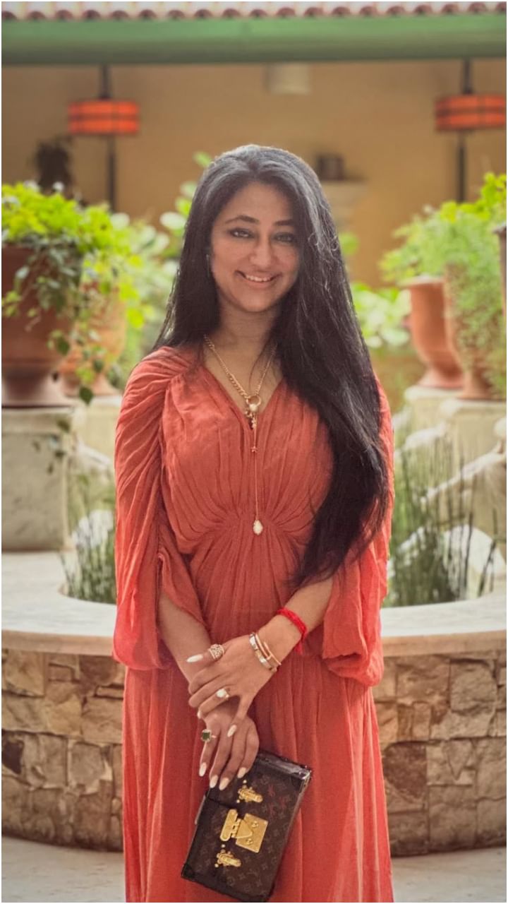 ವಿಜಯಲಕ್ಷ್ಮೀ ಜೀವನದಲ್ಲಿ ಈಗ ಖುಷಿಯೋ ಖುಷಿ. ಅವರು ಸಂತಸದಿಂದ ಸಮಯ ಕಳೆಯುತ್ತಿದ್ದಾರೆ.