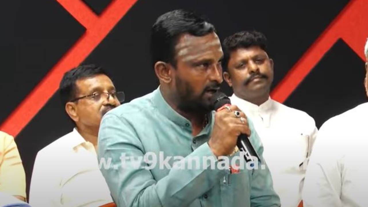 ಬಸವ ಜಯ ಮೃತ್ಯುಂಜಯ ಸ್ವಾಮೀಜಿಯವರಿಗೆ ಕಾವಿ ಸಾಕಾಗಿದೆ, ಖಾದಿ ಬೇಕಾಗಿದೆ: ವಿಜಯಾನಂದ್ ಕಾಶಪ್ಪನವರ್