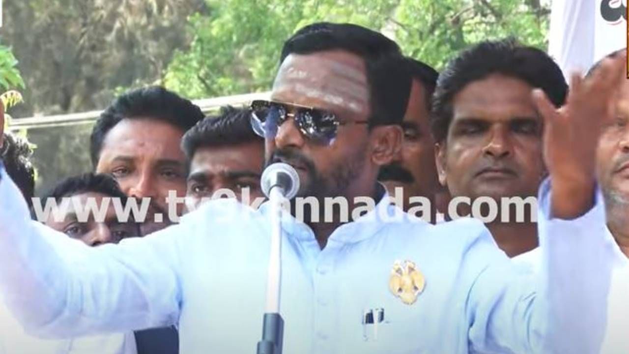 ಬಸನಗೌಡ ಯತ್ನಾಳ್​ಗೆ ಯಾವ ಧರ್ಮದ ಬಗ್ಗೆಯೂ ಆದರಣೆ, ನಿಷ್ಠೆ ಇಲ್ಲ: ವಿಜಯಾನಂದ ಕಾಶಪ್ಪನವರ್