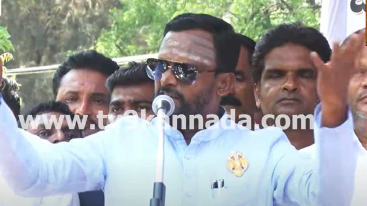 ಬಸನಗೌಡ ಯತ್ನಾಳ್ಗೆ ಯಾವ ಧರ್ಮದ ಬಗ್ಗೆಯೂ ಆದರಣೆ, ನಿಷ್ಠೆ ಇಲ್ಲ: ವಿಜಯಾನಂದ ಕಾಶಪ್ಪನವರ್ ಬಸನಗೌಡ ಯತ್ನಾಳ್ಗೆ ಯಾವ ಧರ್ಮದ ಬಗ್ಗೆಯೂ ಆದರಣೆ, ನಿಷ್ಠೆ ಇಲ್ಲ: ವಿಜಯಾನಂದ ಕಾಶಪ್ಪನವರ್