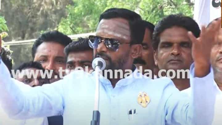 ಬಸನಗೌಡ ಯತ್ನಾಳ್ಗೆ ಯಾವ ಧರ್ಮದ ಬಗ್ಗೆಯೂ ಆದರಣೆ, ನಿಷ್ಠೆ ಇಲ್ಲ: ವಿಜಯಾನಂದ ಕಾಶಪ್ಪನವರ್ ಬಸನಗೌಡ ಯತ್ನಾಳ್ಗೆ ಯಾವ ಧರ್ಮದ ಬಗ್ಗೆಯೂ ಆದರಣೆ, ನಿಷ್ಠೆ ಇಲ್ಲ: ವಿಜಯಾನಂದ ಕಾಶಪ್ಪನವರ್