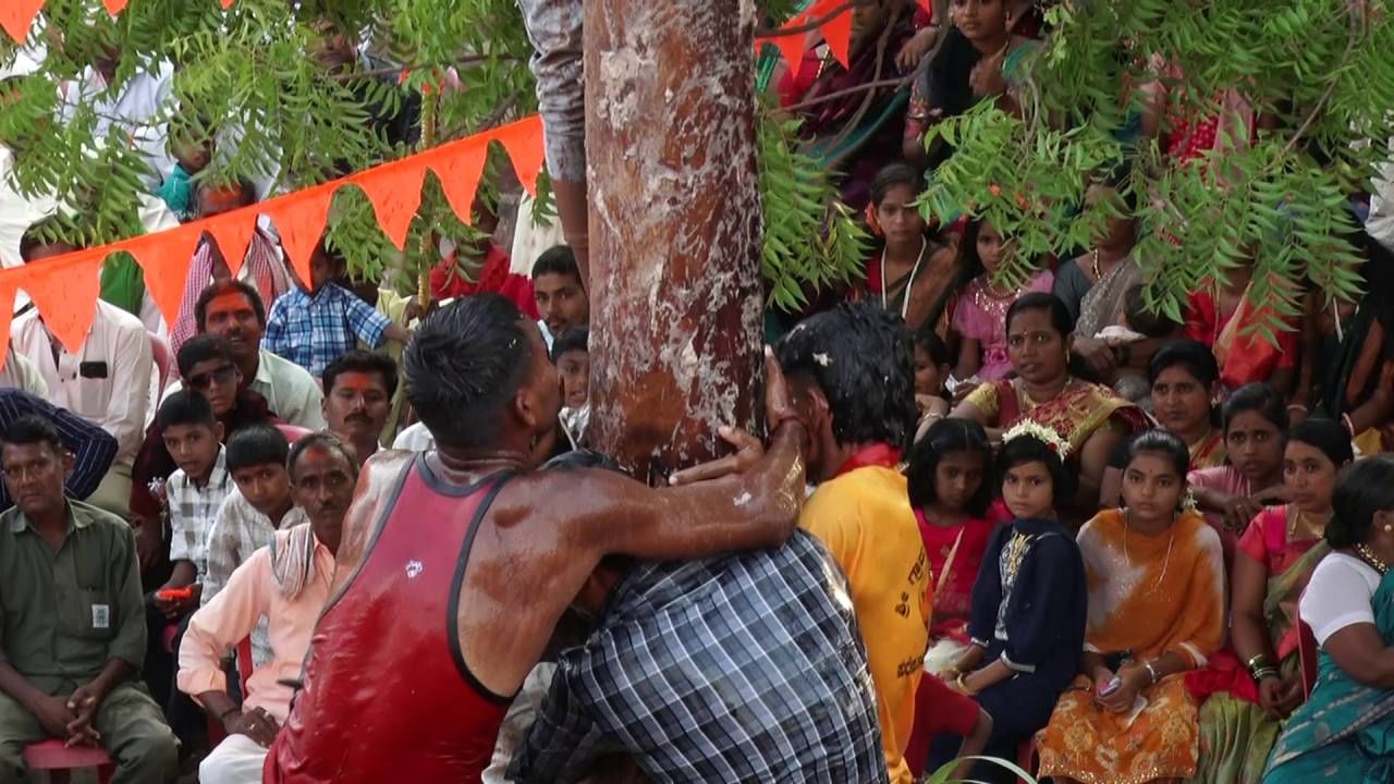 ಆಗ ಎದುರಾಳಿ ತಂಡದವರು ರಭಸವಾಗಿ ಅವರ ಮೇಲೆ ನೀರು ಎರಚುತ್ತಾರೆ. ಇಷ್ಟೆಲ್ಲದರ ಮಧ್ತೆ ಜಾರು ಕಂಬವನ್ನು ಕಷ್ಟಪಟ್ಟು ಏರಿ ದೇವರ ಅಂಬಲಿ ಗಡಿಗೆಯನ್ನು ಒಡೆದ ತಂಡ ಜಯಶಾಲಿಯಯಾದಂತೆ. ನೂರಾರು ವರ್ಷಗಳಿಂದಲೂ ಈ ಪದ್ಧತಿ ನಡೆದುಕೊಂಡು ಬಂದಿದೆ.