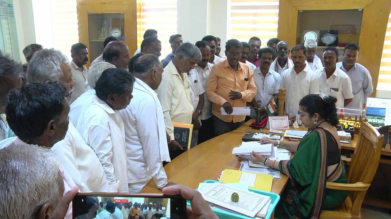 ಸಿದ್ದಯ್ಯನಪುರ: ಊರೇ ಖಾಲಿ ಮಾಡಬೇಕಾದ ಭೀತಿಯಲ್ಲಿ ಗ್ರಾಮಸ್ಥರು, ಆಸ್ತಿ ಖಾತೆ ಮಾಡುವಂತೆ ಪ್ರಮೋದಾದೇವಿ ಪತ್ರದ ಬೆನ್ನಲ್ಲೇ ಆತಂಕ