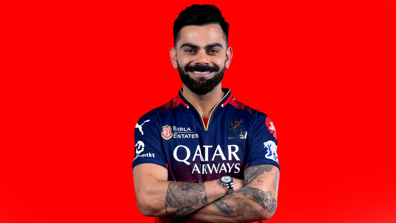 ಆರೆಂಜ್​​ ಕ್ಯಾಪ್ ಪಟ್ಟಿಯಲ್ಲಿ ಆರ್​ಸಿಬಿ ತಂಡದ ಸ್ಟಾರ್ ಆಟಗಾರ ವಿರಾಟ್ ಕೊಹ್ಲಿ ಅಗ್ರಸ್ಥಾನಕ್ಕೇರಿದ್ದಾರೆ. ಡೆಲ್ಲಿ ಕ್ಯಾಪಿಟಲ್ಸ್ ವಿರುದ್ಧದ ಪಂದ್ಯದಲ್ಲಿ 51 ರನ್​ ಬಾರಿಸುವುದೊಂದಿಗೆ ಕೊಹ್ಲಿ ಎಲ್ಲರನ್ನು ಹಿಂದಿಕ್ಕಿದ್ದಾರೆ. ಈವರೆಗೆ 10 ಇನಿಂಗ್ಸ್ ಆಡಿರುವ ವಿರಾಟ್ ಕೊಹ್ಲಿ 6 ಅರ್ಧಶತಕಗಳೊಂದಿಗೆ ಒಟ್ಟು 443 ರನ್ ಕಲೆಹಾಕಿದ್ದಾರೆ.