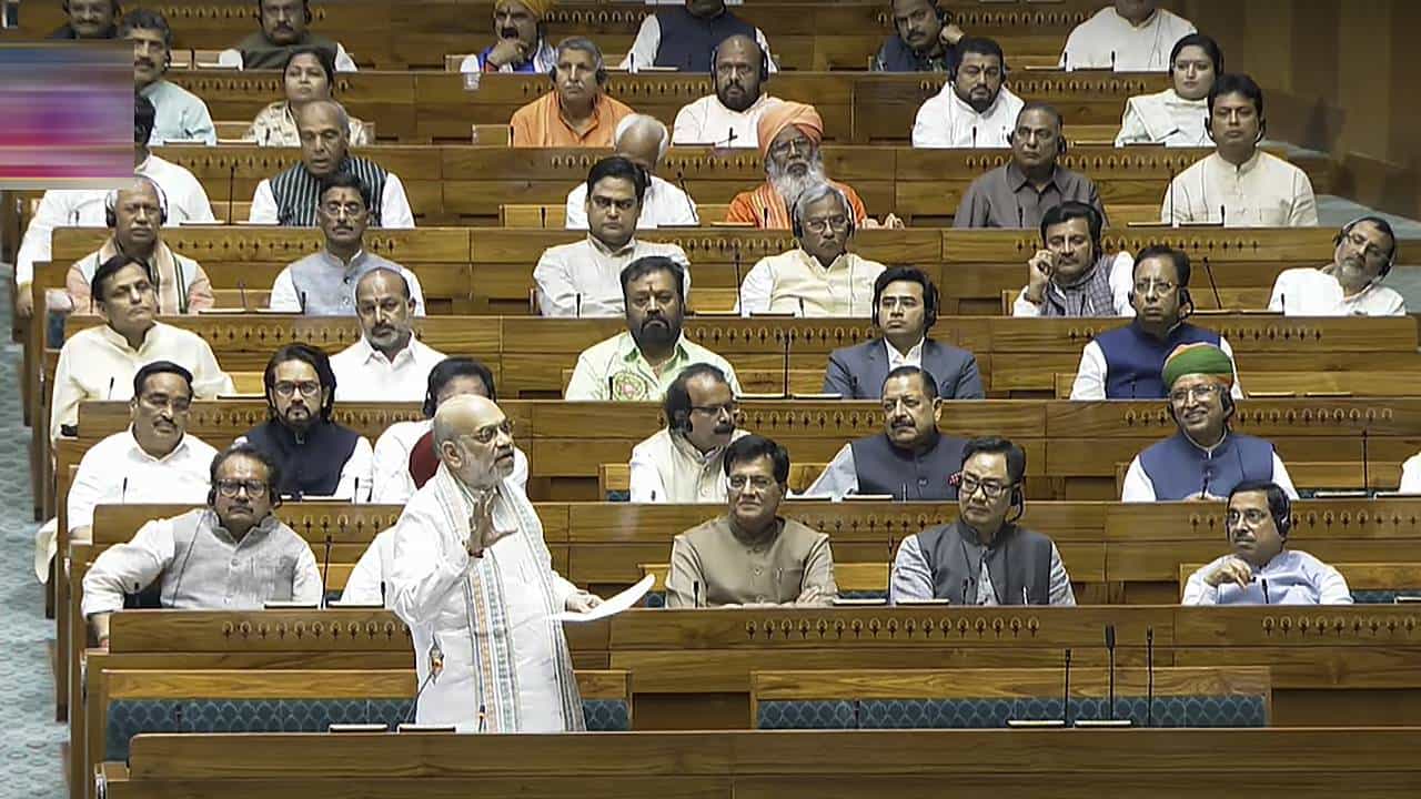 Waqf Bill: ಲೋಕಸಭೆಯಲ್ಲಿ ಸುದೀರ್ಘ ಚರ್ಚೆ ಬಳಿಕ ವಕ್ಫ್ ತಿದ್ದುಪಡಿ ಮಸೂದೆ ಅಂಗೀಕಾರ, ರಾಜ್ಯಸಭೆಯಲ್ಲಿ ಇಂದು ಮಂಡನೆ Waqf Bill: ಲೋಕಸಭೆಯಲ್ಲಿ ಸುದೀರ್ಘ ಚರ್ಚೆ ಬಳಿಕ ವಕ್ಫ್ ತಿದ್ದುಪಡಿ ಮಸೂದೆ ಅಂಗೀಕಾರ, ರಾಜ್ಯಸಭೆಯಲ್ಲಿ ಇಂದು ಮಂಡನೆ