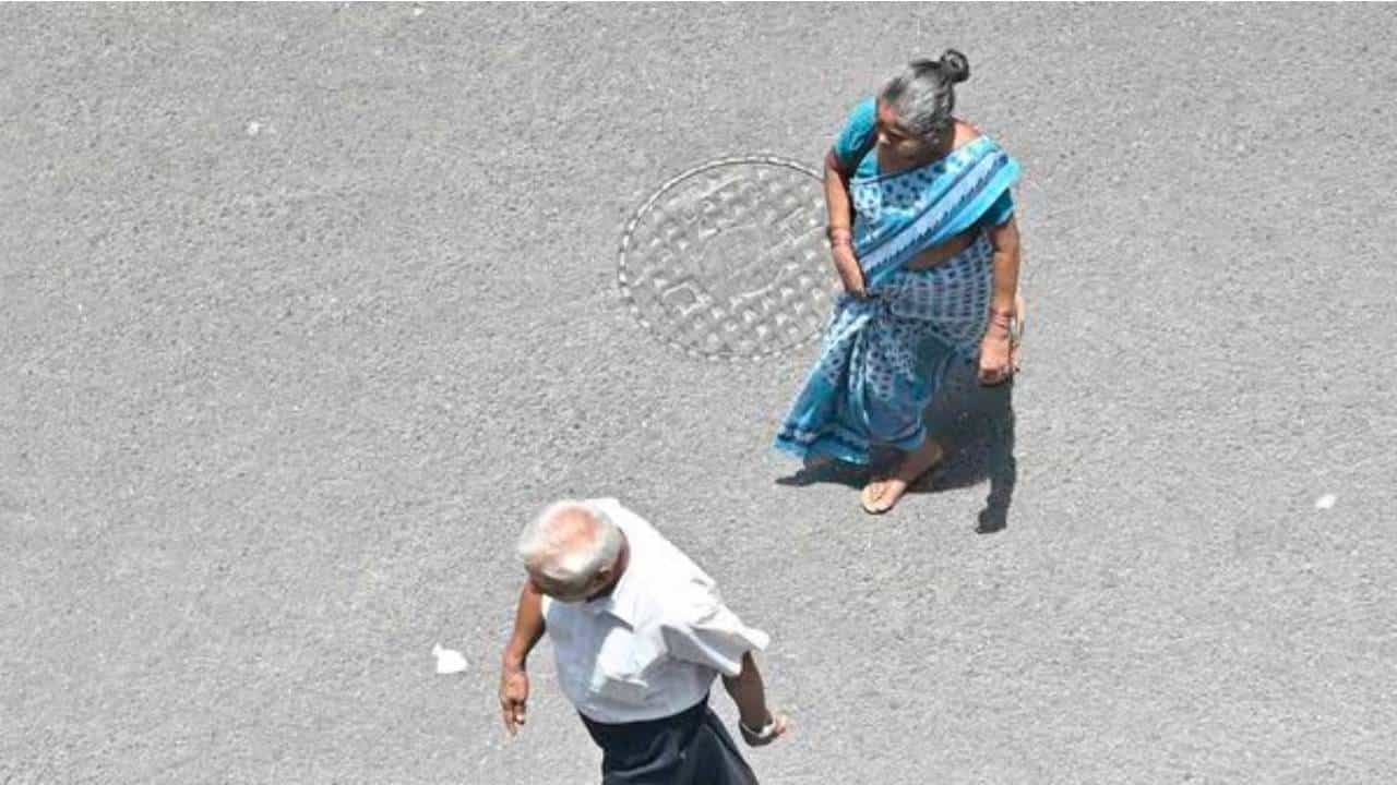 Zero Shadow Day: ಏ. 24 ಶೂನ್ಯ ನೆರಳು ದಿನ; ಈ ದಿನ ಬೆಂಗಳೂರಿನಲ್ಲಿ ನಿಮ್ಮ ನೆರಳು ನಿಮಗೆ ಕಾಣಲ್ಲ! Zero Shadow Day: ಏ. 24 ಶೂನ್ಯ ನೆರಳು ದಿನ; ಈ ದಿನ ಬೆಂಗಳೂರಿನಲ್ಲಿ ನಿಮ್ಮ ನೆರಳು ನಿಮಗೆ ಕಾಣಲ್ಲ!