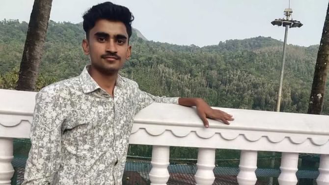 ವಿಜಯಪುರ: ತಂದೆಯ ಪಿಸ್ತೂಲ್ನಿಂದ ಗುಂಡು ಹಾರಿಸಿಕೊಂಡು ಮಗ ಆತ್ಮಹತ್ಯೆ ವಿಜಯಪುರ: ತಂದೆಯ ಪಿಸ್ತೂಲ್ನಿಂದ ಗುಂಡು ಹಾರಿಸಿಕೊಂಡು ಮಗ ಆತ್ಮಹತ್ಯೆ