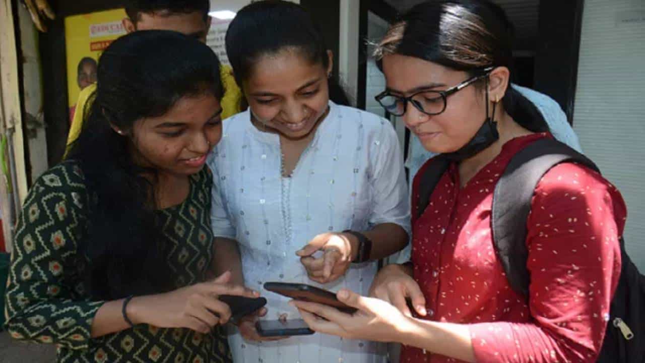 Karnataka 2nd PUC Exam-2 Result: ದ್ವಿತೀಯ ಪಿಯುಸಿ -2 ಫಲಿತಾಂಶ ಪ್ರಕಟ, 3ನೇ ಬಾರಿಯ ಪರೀಕ್ಷೆಗೆ ದಿನಾಂಕ ಘೋಷಣೆ Karnataka 2nd PUC Exam-2 Result: ದ್ವಿತೀಯ ಪಿಯುಸಿ -2 ಫಲಿತಾಂಶ ಪ್ರಕಟ, 3ನೇ ಬಾರಿಯ ಪರೀಕ್ಷೆಗೆ ದಿನಾಂಕ ಘೋಷಣೆ