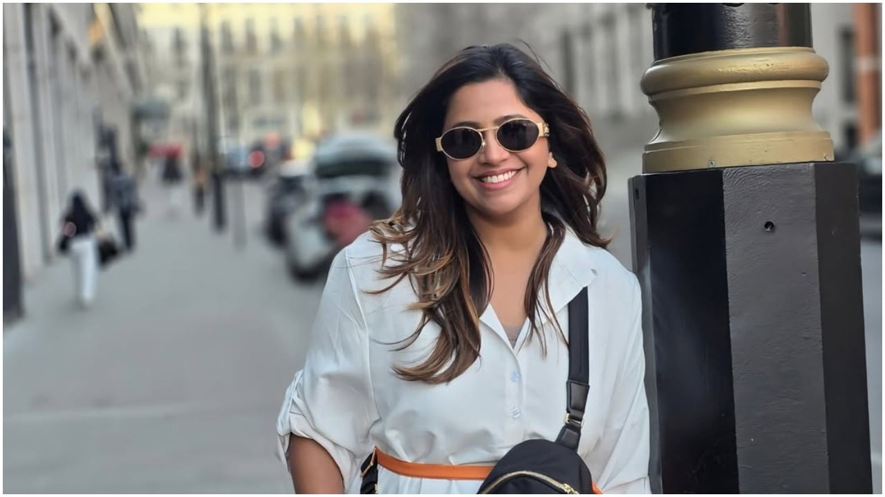 ಅನುಶ್ರೀ ಕೈಗೆ ಕೊನೆಗೂ ಬಿತ್ತು ರಿಂಗ್; ಹಾಕಿದ್ದು ಯಾರು? ಅನುಶ್ರೀ ಕೈಗೆ ಕೊನೆಗೂ ಬಿತ್ತು ರಿಂಗ್; ಹಾಕಿದ್ದು ಯಾರು?