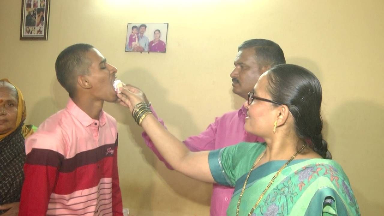6ಕ್ಕೆ ಆರೂ ವಿಷಯದಲ್ಲಿ ಫೇಲಾದ ಮಗನಿಗೆ ಕೇಕ್‌ ತಿನ್ನಿಸಿ ಧೈರ್ಯ ತುಂಬಿದ ಅಪ್ಪ