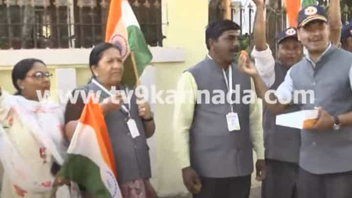 Operation Sindoor: ಉಗ್ರರ ನೆಲೆಗಳ ಮೇಲೆ ಭಾರತ ದಾಳಿ, ಬೆಳಗಾವಿಯಲ್ಲಿ ಸಂಭ್ರಮ ಆಚರಿಸಿದ ಮಾಜಿ ಸೈನಿಕರು Operation Sindoor: ಉಗ್ರರ ನೆಲೆಗಳ ಮೇಲೆ ಭಾರತ ದಾಳಿ, ಬೆಳಗಾವಿಯಲ್ಲಿ ಸಂಭ್ರಮ ಆಚರಿಸಿದ ಮಾಜಿ ಸೈನಿಕರು
