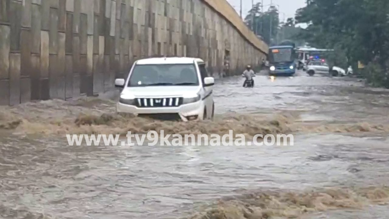 ಬೆಂಗಳೂರಿನ 200 ಪ್ರದೇಶಗಳಿಗೆ ಪ್ರವಾಹ ಭೀತಿ: ತಿಂಗಳ ಹಿಂದೆಯೇ ಎಚ್ಚರಿಕೆ ನೀಡಿದ್ದ ವಿಪತ್ತು ನಿರ್ವಹಣಾ ಇಲಾಖೆ ಬೆಂಗಳೂರಿನ 200 ಪ್ರದೇಶಗಳಿಗೆ ಪ್ರವಾಹ ಭೀತಿ: ತಿಂಗಳ ಹಿಂದೆಯೇ ಎಚ್ಚರಿಕೆ ನೀಡಿದ್ದ ವಿಪತ್ತು ನಿರ್ವಹಣಾ ಇಲಾಖೆ