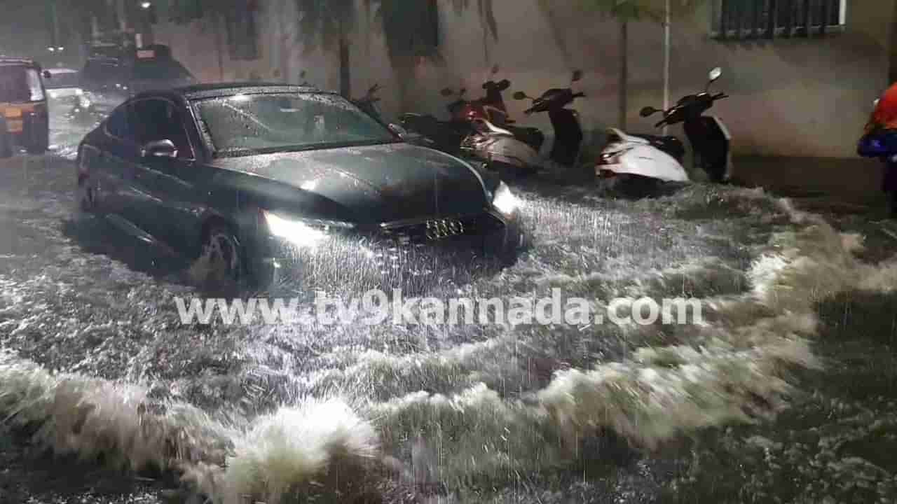 Bengaluru Rains: ಭಾರಿ ಮಳೆಗೆ ಬೆಂಗಳೂರು ಹೈರಾಣ, ಮನೆಗಳಿಗೆ ನುಗ್ಗಿದ ರಾಜಕಾಲುವೆ ನೀರು, ಹಲವೆಡೆ ಸಂಚಾರಕ್ಕೆ ಅಡಚಣೆ