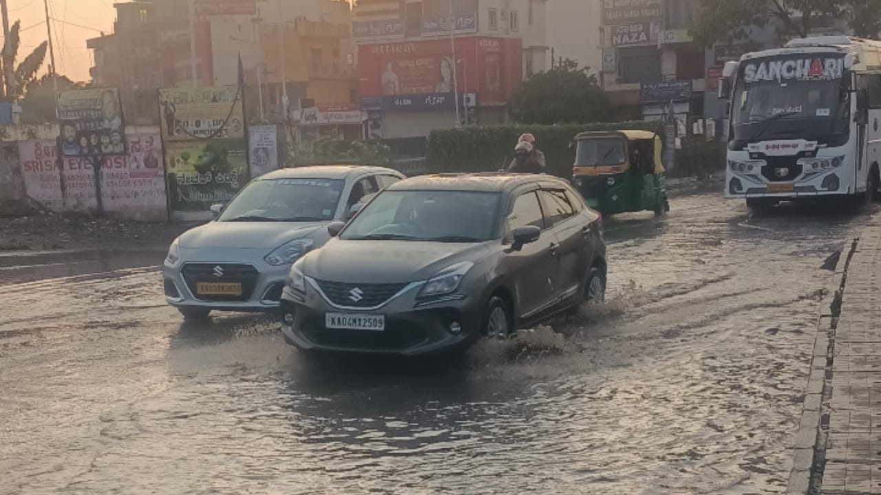 ಮಳೆ ಪರಿಣಾಮ ಬೆಂಗಳೂರಿನ ಹಲವೆಡೆ ಮುಂಜಾನೆಯೇ ಟ್ರಾಫಿಕ್ ಜಾಮ್: ಎಲ್ಲೆಲ್ಲಿ? ಇಲ್ಲಿದೆ ವಿವರ