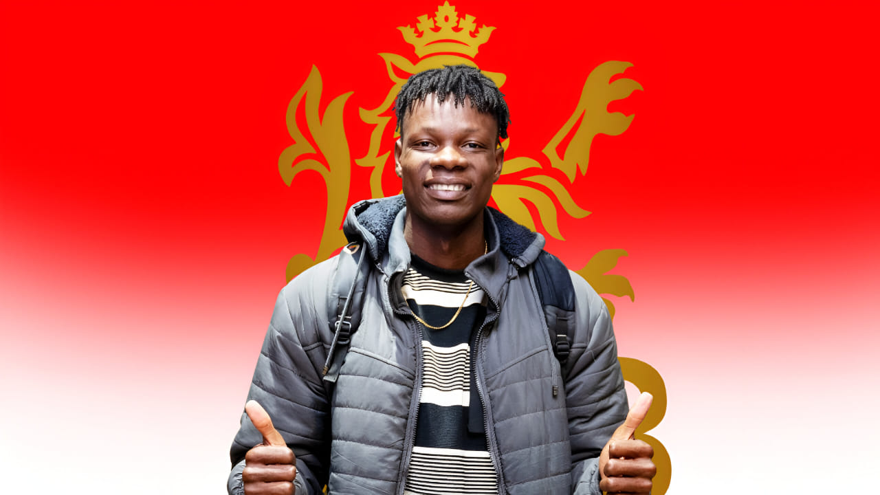 IPL 2025: ರಾಯಲ್ ಚಾಲೆಂಜರ್ಸ್ ಬೆಂಗಳೂರು (RCB) ತಂಡಕ್ಕೆ ಝಿಂಬಾಬ್ವೆ (ರೋಡೇಷಿಯನ್) ವೇಗಿ ಬ್ಲೆಸಿಂಗ್ ಮುಝರಬಾನಿ ಎಂಟ್ರಿ ಕೊಟ್ಟಿದ್ದಾರೆ. ಈ ಬಾರಿಯ ಐಪಿಎಲ್​ ಹರಾಜಿನಲ್ಲಿ ಕಾಣಿಸಿಕೊಂಡಿದ್ದ ಮುಝರಬಾನಿಯನ್ನು ಯಾವುದೇ ಫ್ರಾಂಚೈಸಿ ಖರೀದಿಸಿರಲಿಲ್ಲ. ಆದರೆ ಇದೀಗ ಬದಲಿ ಆಟಗಾರನಾಗಿ ಆಗಮಿಸಿರುವ ಮುಝರಬಾನಿ ಲಕ್ನೋದಲ್ಲಿ ಆರ್​ಸಿಬಿ ತಂಡವನ್ನು ಕೂಡಿಕೊಂಡಿದ್ದಾರೆ.