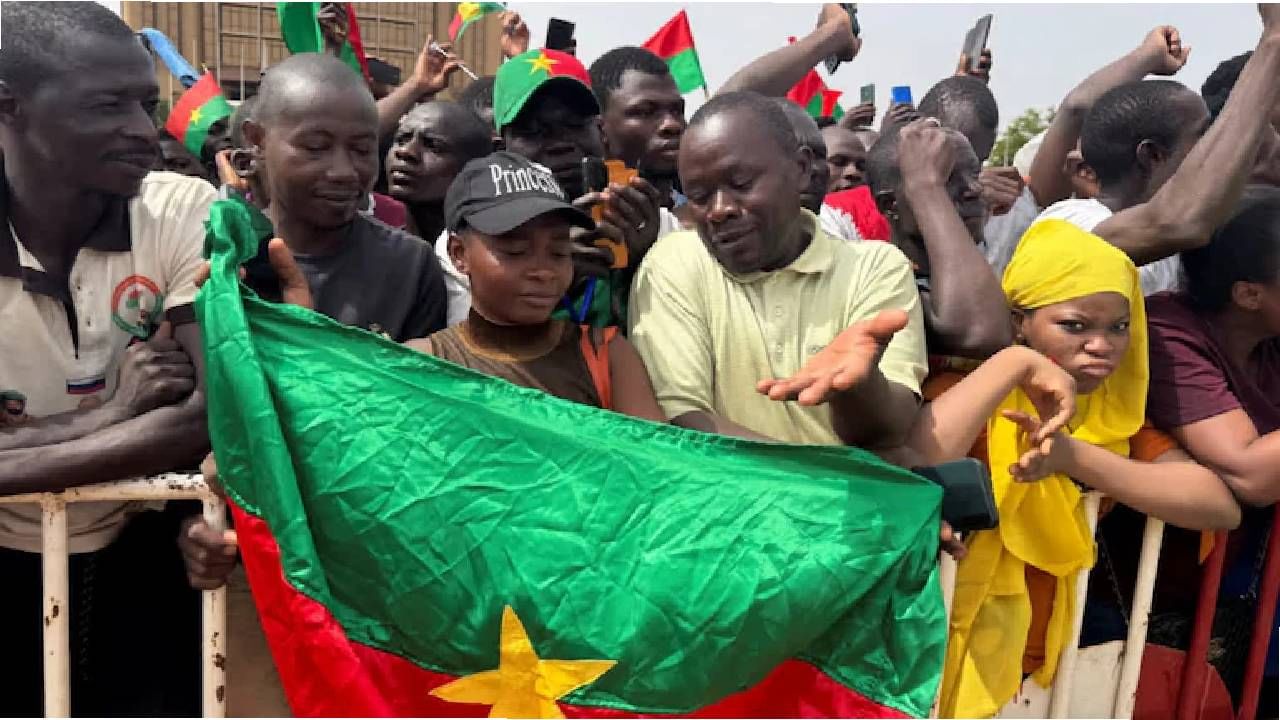 Burkina Faso: ಬುರ್ಕಿನಾ ಫಾಸೊದಲ್ಲಿ ಜಿಹಾದಿ ದಾಳಿ, 100ಕ್ಕೂ ಅಧಿಕ ಮಂದಿ ಸಾವು Burkina Faso: ಬುರ್ಕಿನಾ ಫಾಸೊದಲ್ಲಿ ಜಿಹಾದಿ ದಾಳಿ, 100ಕ್ಕೂ ಅಧಿಕ ಮಂದಿ ಸಾವು