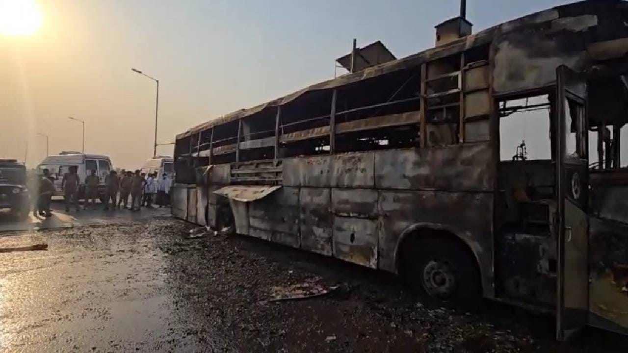 Video: ಲಕ್ನೋದಲ್ಲಿ ಚಲಿಸುತ್ತಿದ್ದ ಬಸ್​ನಲ್ಲಿ ಏಕಾಏಕಿ ಕಾಣಿಸಿಕೊಂಡ ಬೆಂಕಿ, ಮಕ್ಕಳು ಸೇರಿ ಐವರು ಸಾವು