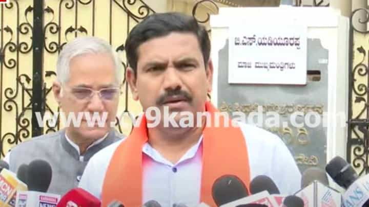 ಅದೇನು ಕಟೆದು ಗುಡ್ಡೆ ಹಾಕಿದ್ದು ಅಂತ ಕಾಂಗ್ರೆಸ್ ಸರ್ಕಾರ ಸಾಧನೆ ಸಮಾವೇಶ ಮಾಡುತ್ತಿದೆ? ಬಿವೈ ವಿಜಯೇಂದ್ರ ಅದೇನು ಕಟೆದು ಗುಡ್ಡೆ ಹಾಕಿದ್ದು ಅಂತ ಕಾಂಗ್ರೆಸ್ ಸರ್ಕಾರ ಸಾಧನೆ ಸಮಾವೇಶ ಮಾಡುತ್ತಿದೆ? ಬಿವೈ ವಿಜಯೇಂದ್ರ