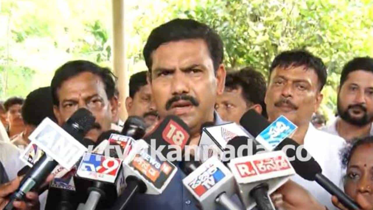 ಪೊಲೀಸ್ ವೈಫಲ್ಯ ಮೇಲ್ನೋಟಕ್ಕೆ ಕಾಣುತ್ತಿದೆ, ರಾಜ್ಯದಲ್ಲಿ ಹಿಂದೂಗಳಿಗೆ ರಕ್ಷಣೆ ಇಲ್ಲ: ವಿಜಯೇಂದ್ರ ಪೊಲೀಸ್ ವೈಫಲ್ಯ ಮೇಲ್ನೋಟಕ್ಕೆ ಕಾಣುತ್ತಿದೆ, ರಾಜ್ಯದಲ್ಲಿ ಹಿಂದೂಗಳಿಗೆ ರಕ್ಷಣೆ ಇಲ್ಲ: ವಿಜಯೇಂದ್ರ