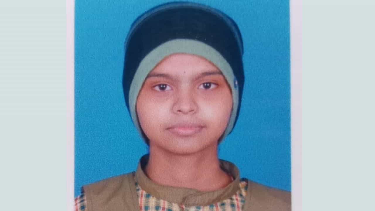 ದಾವಣಗೆರೆ: ಕ್ಯಾನ್ಸರ್ ಗೆದ್ದ ಬಾಲಕಿ, ಎಸ್​​ಎಸ್​ಎಲ್​​ಸಿ ಪರೀಕ್ಷೆಯಲ್ಲೂ ಟಾಪರ್