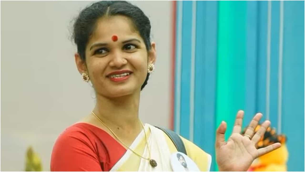 ‘ನೀವು ಹೇಗೆ ಎಂದು ಎಲ್ಲರಿಗೂ ಗೊತ್ತು’; ಚೈತ್ರಾ ಕುಂದಾಪುರಗೆ ನೇರವಾಗಿ ಹೇಳಿದ ಅಭಿಮಾನಿ ‘ನೀವು ಹೇಗೆ ಎಂದು ಎಲ್ಲರಿಗೂ ಗೊತ್ತು’; ಚೈತ್ರಾ ಕುಂದಾಪುರಗೆ ನೇರವಾಗಿ ಹೇಳಿದ ಅಭಿಮಾನಿ