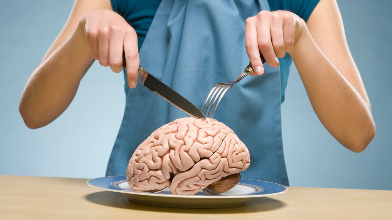 ಈ ಆಹಾರ ಸೇವನೆ ಮಾಡಿದರೆ ಮೆದುಳು ಕೆಲಸ ಮಾಡುವುದನ್ನೇ ನಿಲ್ಲಿಸುತ್ತೆ