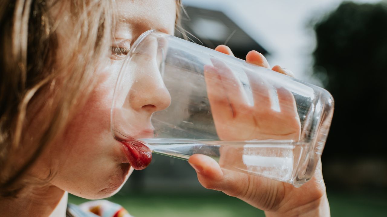 ತಣ್ಣೀರು ಕುಡಿಯುವುದರಿಂದ ತೂಕ ಹೆಚ್ಚಾಗುತ್ತಾ? ಇಲ್ಲಿದೆ ನೋಡಿ ತಜ್ಞರ ಸಲಹೆ