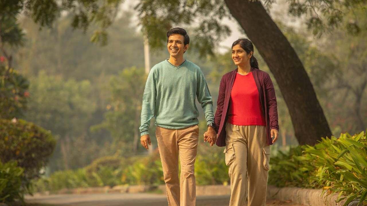 ಯಾವುದಕ್ಕೂ ಅಡ್ಡಿಪಡಿಸಬೇಡಿ: ನೀವು ನಿಮ್ಮ ಸಂಗಾತಿಗೆ ಅಡ್ಡಿಪಡಿಸುತ್ತಲೇ ಇದ್ದರೆ ಮತ್ತು ಅವರು ಮುಕ್ತವಾಗಿ ಮತ್ತು ಸ್ವತಂತ್ರವಾಗಿ ಕೆಲಸಗಳನ್ನು ಮಾಡಲು ಬಿಡದಿದ್ದರೆ, ಅದು ಅವರಿಗೆ ಸಂಬಂಧದಲ್ಲಿ ಉಸಿರುಗಟ್ಟಿದ ಭಾವನೆಯನ್ನು ಮೂಡಿಸುತ್ತದೆ. ಹಾಗಾಗಿ ನಿಮ್ಮ ಸಂಗಾತಿಯನ್ನು ಅವರ ಆಯ್ಕೆಯ ಪ್ರಕಾರ ಬದುಕಲು ಬಿಡಿ. ಅದು ಮಾಡಬೇಡ, ಈ ಕೆಲಸ ಮಾಡಬೇಡ ಎಂದು ಅವರಿಗೆ ಯಾವತ್ತೂ ಅಡ್ಡಿಪಡಿಸಬೇಡಿ.