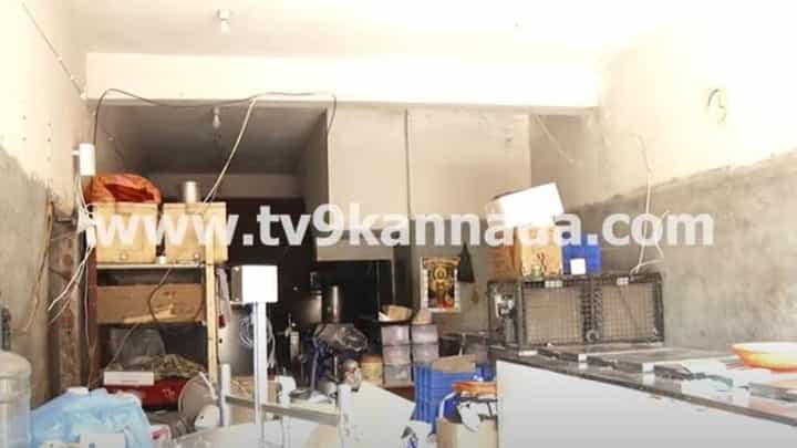 ತುಮಕೂರು ನಾಗೇಶ್ ಕೊಲೆ ಪ್ರಕರಣ: ಮಗಳಿಗೆ ಲೈಂಗಿಕ ಕಿರುಕುಳ ನೀಡುತ್ತಿದ್ದ ಅಪ್ಪನನ್ನು ಮಗನೇ ಗತಿ ಕಾಣಿಸಿದನೇ? ತುಮಕೂರು ನಾಗೇಶ್ ಕೊಲೆ ಪ್ರಕರಣ: ಮಗಳಿಗೆ ಲೈಂಗಿಕ ಕಿರುಕುಳ ನೀಡುತ್ತಿದ್ದ ಅಪ್ಪನನ್ನು ಮಗನೇ ಗತಿ ಕಾಣಿಸಿದನೇ?