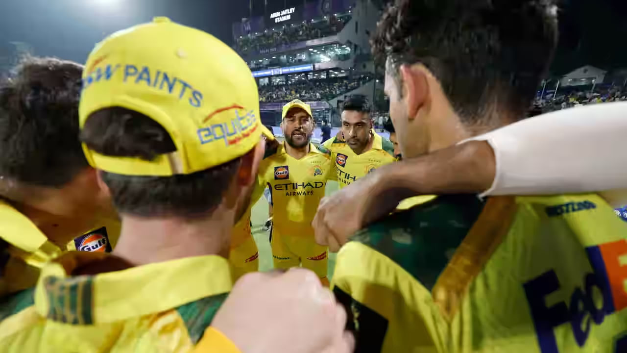 ಪ್ರಸ್ತುತ ಅಂಕ ಪಟ್ಟಿಯಲ್ಲಿ ಕೊನೆಯ ಸ್ಥಾನದಲ್ಲಿರುವ ಚೆನ್ನೈ ಸೂಪರ್ ಕಿಂಗ್ಸ್ ತಂಡವು ಮುಂದಿನ ಪಂದ್ಯದಲ್ಲಿ ಗೆದ್ದರೆ ಒಟ್ಟು 8 ಅಂಕಗಳನ್ನು ಪಡೆಯಲಿದೆ. ಇದಾಗ್ಯೂ 9ನೇ ಸ್ಥಾನದಲ್ಲಿರುವ ರಾಜಸ್ಥಾನ್ ರಾಯಲ್ಸ್ ತಂಡವನ್ನು ಹಿಂದಿಕ್ಕಲು ಸಾಧ್ಯವಾಗುವುದಿಲ್ಲ. ಅಂದರೆ ಪಾಯಿಂಟ್ಸ್ ಟೇಬಲ್ನಲ್ಲಿ ಕೊನೆಯ ಸ್ಥಾನ ತಪ್ಪಿಸಿಕೊಳ್ಳಲು ಸಿಎಸ್ಕೆ ಅಮೋಘ ಗೆಲುವು ದಾಖಲಿಸಲೇಬೇಕು.