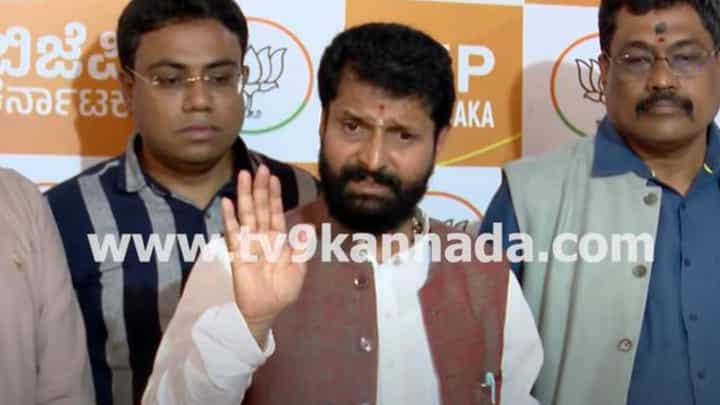 ಕುಕ್ಕೆ ಸುಬ್ರಹ್ಮಣ್ಯ ದೇವಸ್ಥಾನ ಆಡಳಿತ ಮಂಡಳಿಗೆ ರೌಡಿಶೀಟರ್ ಆಯ್ಕೆಯಾಗಿದ್ದನ್ನು ಸಿಟಿ ರವಿ ವಿರೋಧಿಸಲಿಲ್ಲ! ಕುಕ್ಕೆ ಸುಬ್ರಹ್ಮಣ್ಯ ದೇವಸ್ಥಾನ ಆಡಳಿತ ಮಂಡಳಿಗೆ ರೌಡಿಶೀಟರ್ ಆಯ್ಕೆಯಾಗಿದ್ದನ್ನು ಸಿಟಿ ರವಿ ವಿರೋಧಿಸಲಿಲ್ಲ!