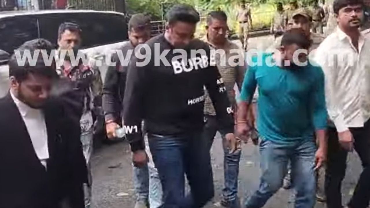 ನ್ಯಾಯಾಲಯಕ್ಕೆ ಹಾಜರಾದ ನಟ ದರ್ಶನ್: ವಿಡಿಯೋ
