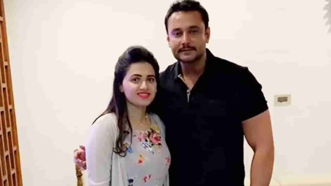 ಪವಿತ್ರಾಗೆ ಸಂತೈಸಿದ ನಟ ದರ್ಶನ್, ಮೊಬೈಲ್ ನಂಬರ್ ಎಕ್ಸ್​ಚೇಂಜ್?