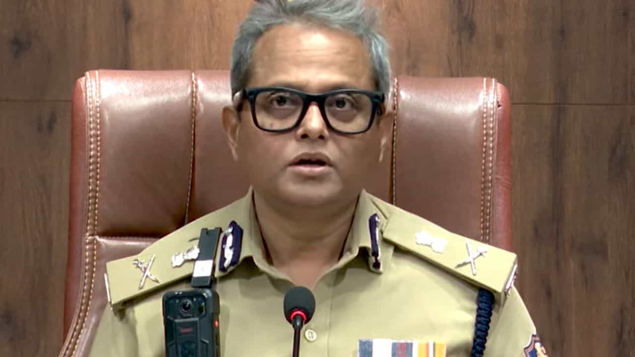 ಭಾರತ-ಪಾಕಿಸ್ತಾನ ಮಧ್ಯೆ ಉದ್ವಿಗ್ನತೆ: ಸುಳ್ಳು ಸುದ್ದಿಗಳನ್ನ ಹರಡುವವರ ವಿರುದ್ಧ ಕ್ರಮ, ಕಮಿಷನರ್​ ದಯಾನಂದ್ ಎಚ್ಚರಿಕೆ