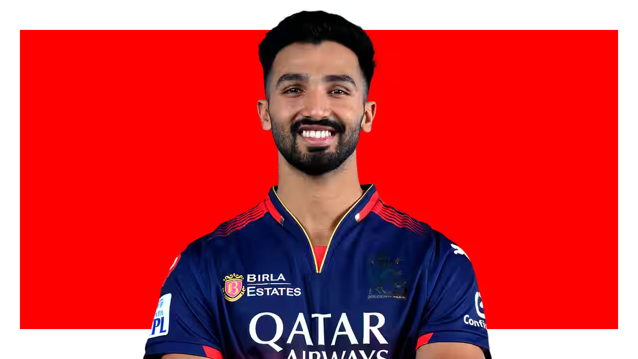 ರಾಯಲ್ ಚಾಲೆಂಜರ್ಸ್ ಬೆಂಗಳೂರು ತಂಡದ ಎಡಗೈ ದಾಂಡಿಗ ದೇವದತ್ ಪಡಿಕ್ಕಲ್ ಗಾಯಗೊಂಡಿದ್ದು, ಹೀಗಾಗಿ ಮುಂದಿನ ಪಂದ್ಯಗಳಿಂದ ಹೊರಗುಳಿದಿದ್ದಾರೆ. ಅಲ್ಲದೆ ಅವರ ಬದಲಿಗೆ ಇದೀಗ ತಂಡಕ್ಕೆ ಕರ್ನಾಟಕದ ಬಲಗೈ ಬ್ಯಾಟರ್ ಮಯಾಂಕ್ ಅಗರ್ವಾಲ್ ಆಯ್ಕೆಯಾಗಿದ್ದಾರೆ.