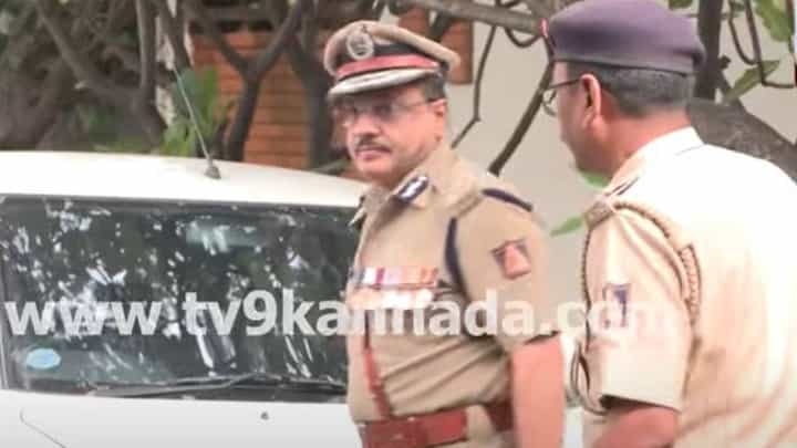 ಗೃಹ ಸಚಿವ ಪರಮೇಶ್ವರ್ರನ್ನು ಭೇಟಿಯಾದ ನೂತನ ಪ್ರಭಾರಿ ಡಿಜಿ-ಐಜಿಪಿ ಡಾ ಎಂಎ ಸಲೀಂ ಗೃಹ ಸಚಿವ ಪರಮೇಶ್ವರ್ರನ್ನು ಭೇಟಿಯಾದ ನೂತನ ಪ್ರಭಾರಿ ಡಿಜಿ-ಐಜಿಪಿ ಡಾ ಎಂಎ ಸಲೀಂ