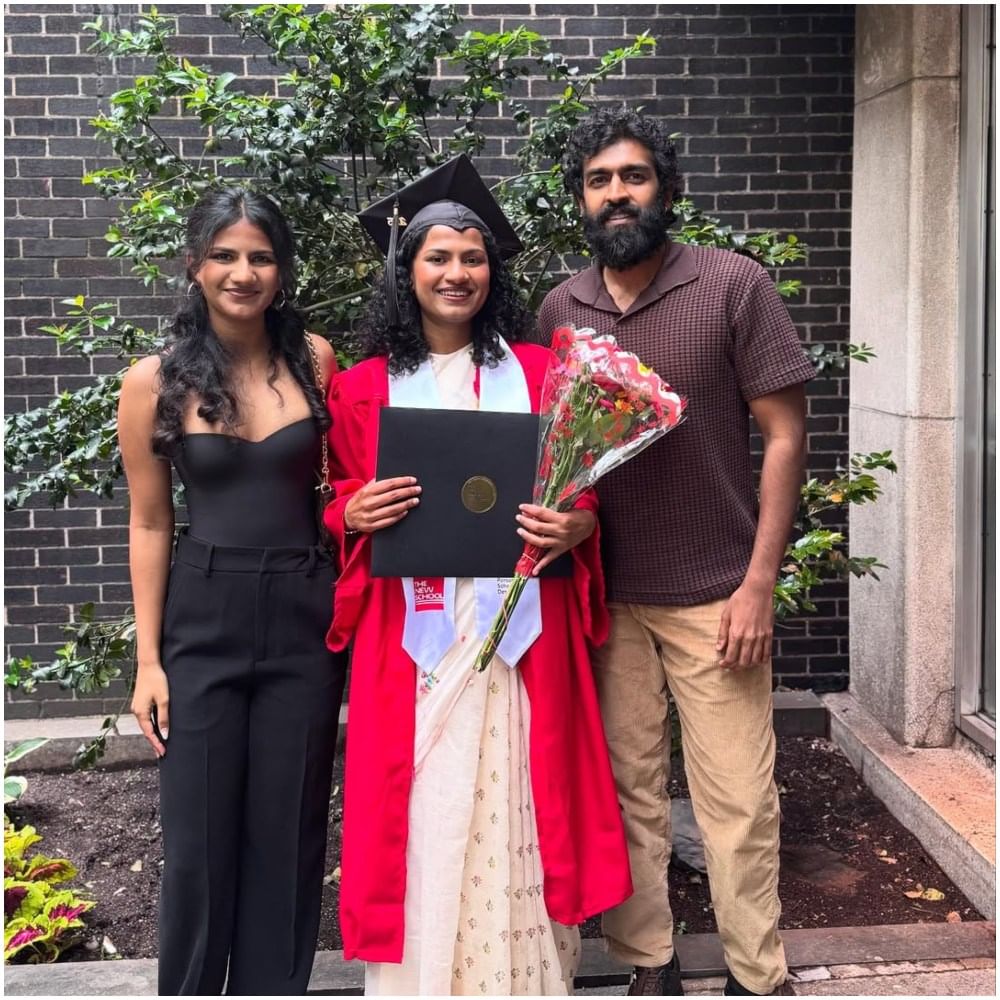 ಈ ಖುಷಿಯ ಕ್ಷಣಕ್ಕೆ ಅವರ ಕುಟುಂಬದವರು ಸಾಕ್ಷಿ ಆಗಿದ್ದಾರೆ. ಅವರ ಸಹೋದರಿ ವಂದಿತಾ, ಸಹೋದರ ವಿನಯ್ ರಾಜ್ಕುಮಾರ್, ತಾಯಿ ಅಶ್ವಿನಿ ಅವರು ಅಮೆರಿಕಕ್ಕೆ ತೆರಳಿದ್ದರು. ಈ ಫೋಟೋಗಳು ವೈರಲ್ ಆಗಿ ಗಮನ ಸೆಳೆದಿವೆ.