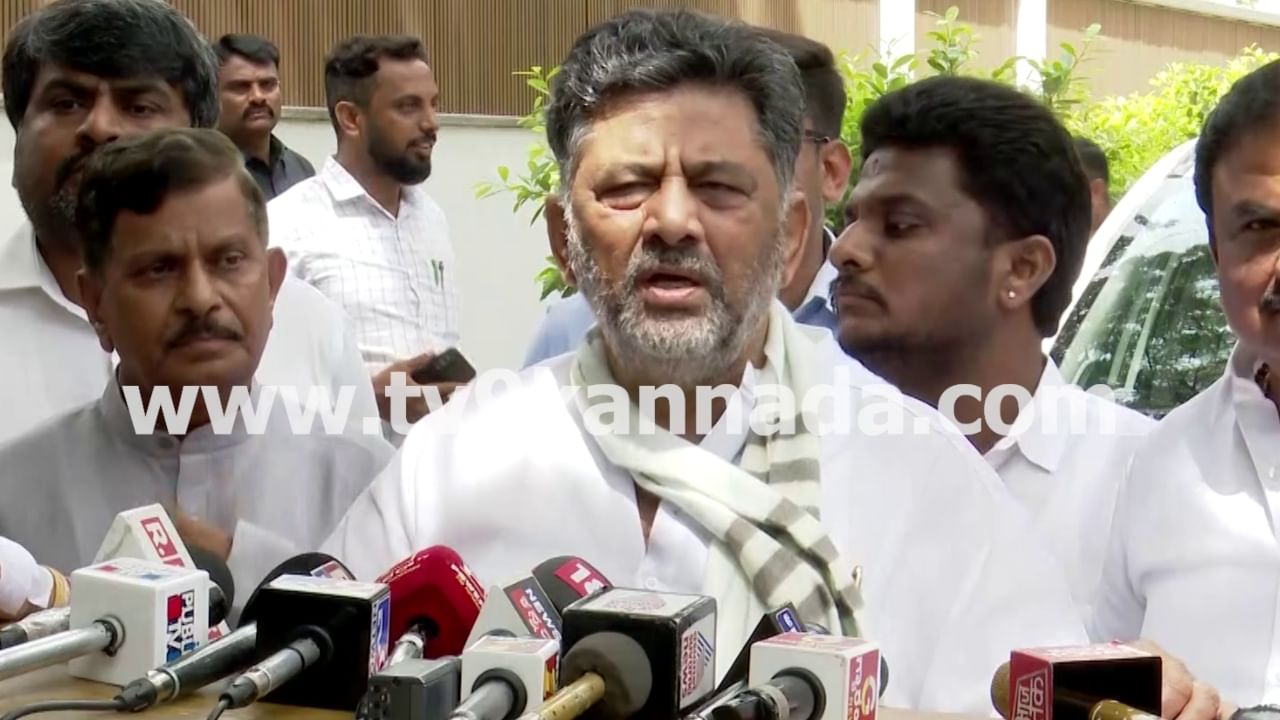 ಪರಮೇಶ್ವರ್ ಒಡೆತನದ ಸಂಸ್ಥೆಗಳ ಮೇಲೆ ಇಡಿ ದಾಳಿ: ಡಿಸಿಎಂ ಡಿಕೆ ಶಿವಕುಮಾರ್ ಹೇಳಿದ್ದೇನು ನೋಡಿ ಪರಮೇಶ್ವರ್ ಒಡೆತನದ ಸಂಸ್ಥೆಗಳ ಮೇಲೆ ಇಡಿ ದಾಳಿ: ಡಿಸಿಎಂ ಡಿಕೆ ಶಿವಕುಮಾರ್ ಹೇಳಿದ್ದೇನು ನೋಡಿ