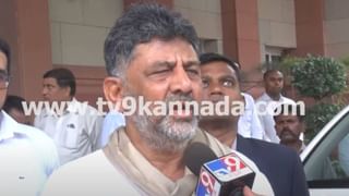 Operation Sindoor: ತಮ್ಮೊಂದಿಗೆ ಬಂದಿದ್ದ ಸೈನಿಕರ ಹಣೆಗೆ ತಿಲಕವಿಟ್ಟು ಸಂಭ್ರಮಿಸಿದ ಪ್ರಮೋದ್ ಮುತಾಲಿಕ್