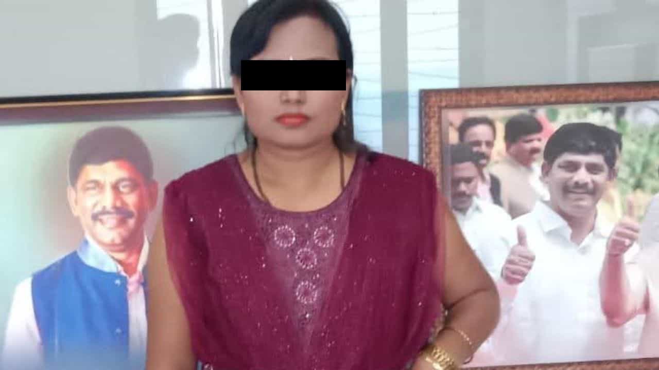 ನಾನು ಮಾಜಿ ಸಂಸದ ಡಿಕೆ ಸುರೇಶ್ ಪತ್ನಿ ಎಂದು ವಿಡಿಯೋ ಹರಿಬಿಟ್ಟಿದ್ದ ಮಹಿಳೆ ಅರೆಸ್ಟ್! ನಾನು ಮಾಜಿ ಸಂಸದ ಡಿಕೆ ಸುರೇಶ್ ಪತ್ನಿ ಎಂದು ವಿಡಿಯೋ ಹರಿಬಿಟ್ಟಿದ್ದ ಮಹಿಳೆ ಅರೆಸ್ಟ್!