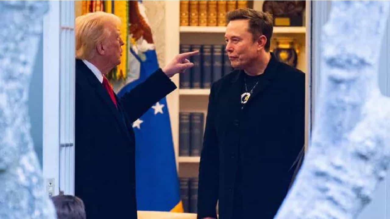 Elon Musk: ಡೊನಾಲ್ಡ್ ಟ್ರಂಪ್ ಆಡಳಿತದಿಂದ ಹೊರ ಬರಲು ಎಲಾನ್ ಮಸ್ಕ್ ನಿರ್ಧಾರ, ಸ್ನೇಹದಲ್ಲಿ ಬಿರುಕು ಮೂಡಿದ್ದೇಕೆ? Elon Musk: ಡೊನಾಲ್ಡ್ ಟ್ರಂಪ್ ಆಡಳಿತದಿಂದ ಹೊರ ಬರಲು ಎಲಾನ್ ಮಸ್ಕ್ ನಿರ್ಧಾರ, ಸ್ನೇಹದಲ್ಲಿ ಬಿರುಕು ಮೂಡಿದ್ದೇಕೆ?