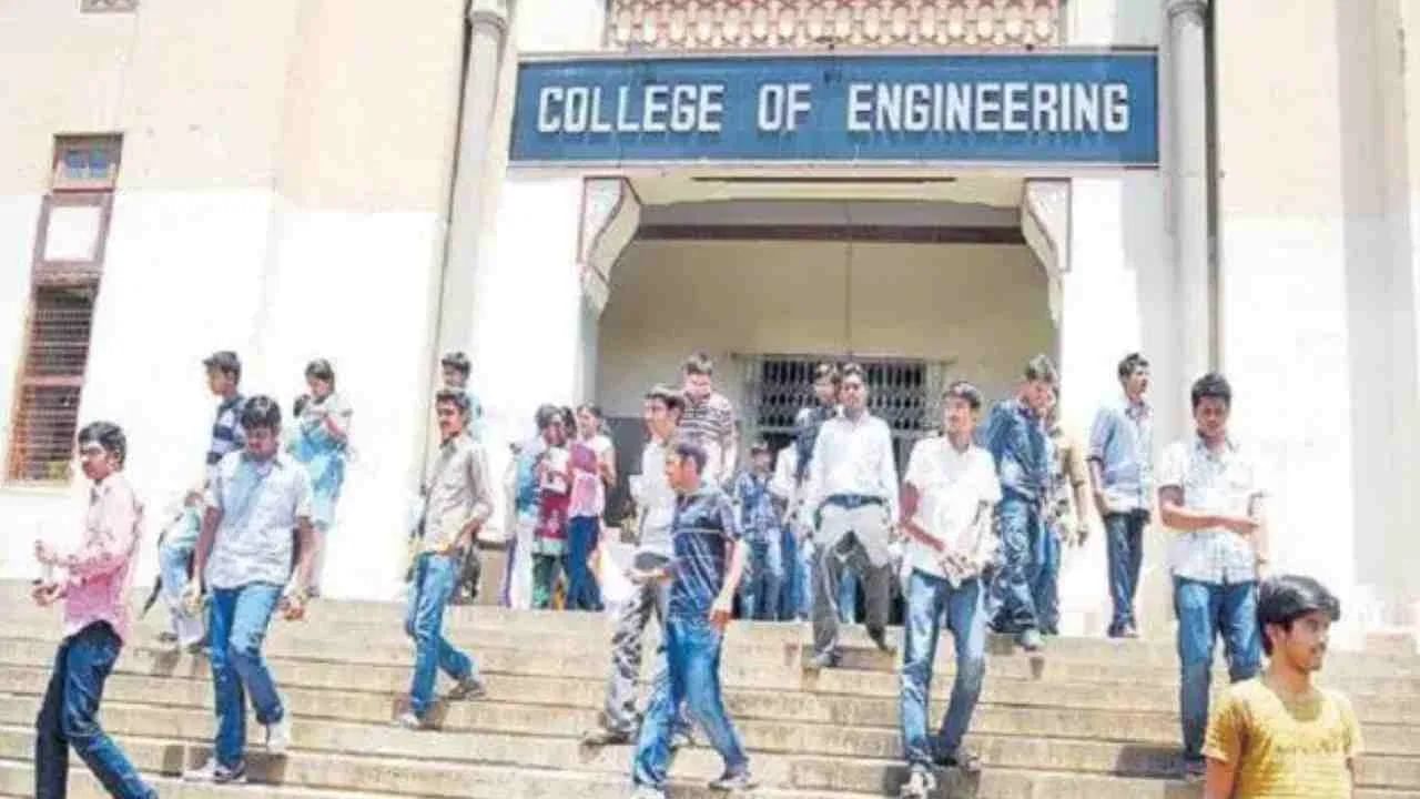 ಖಾಸಗಿ ಎಂಜಿನಿಯರಿಂಗ್ ಕಾಲೇಜು ಶುಲ್ಕ ಶೇ 7.5 ಹೆಚ್ಚಳ ಸಾಧ್ಯತೆ: ವಿದ್ಯಾರ್ಥಿಗಳಿಗೆ ದರ ಏರಿಕೆ ಶಾಕ್